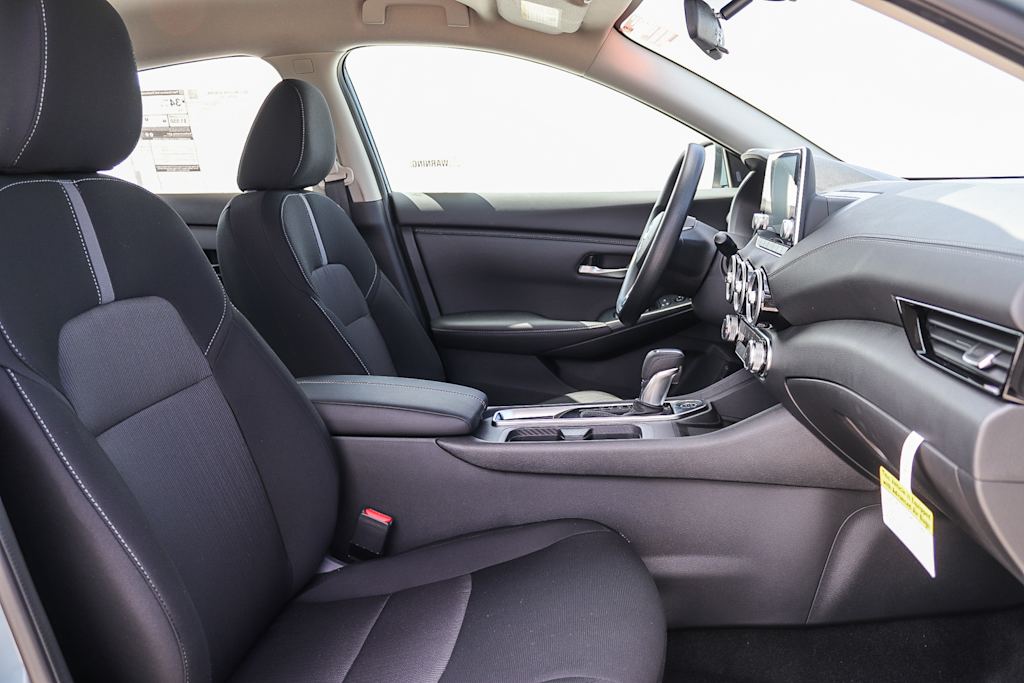 Thumbnail: 2025 Nissan Sentra - 9