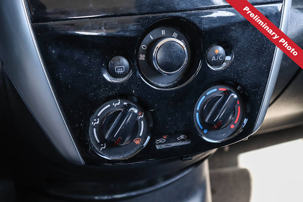 Thumbnail: 2015 Nissan Versa Note - 21