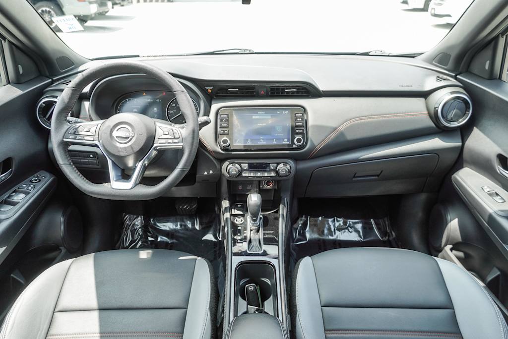 Image 3 of 2024 Nissan Kicks