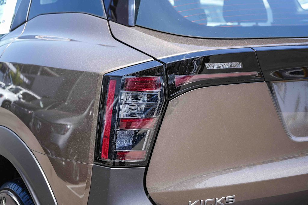 Thumbnail: 2026 Nissan Kicks - 16