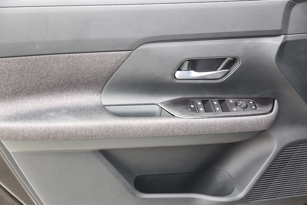 2025 Nissan Kicks SV 23