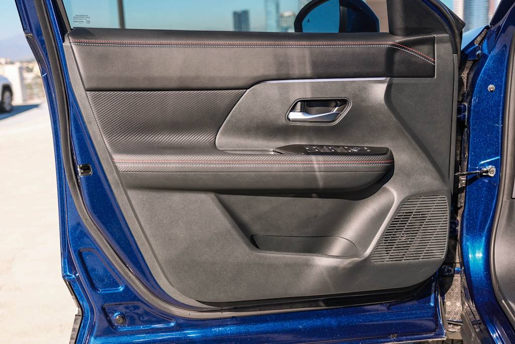 Thumbnail: 2025 Nissan Kicks - 25