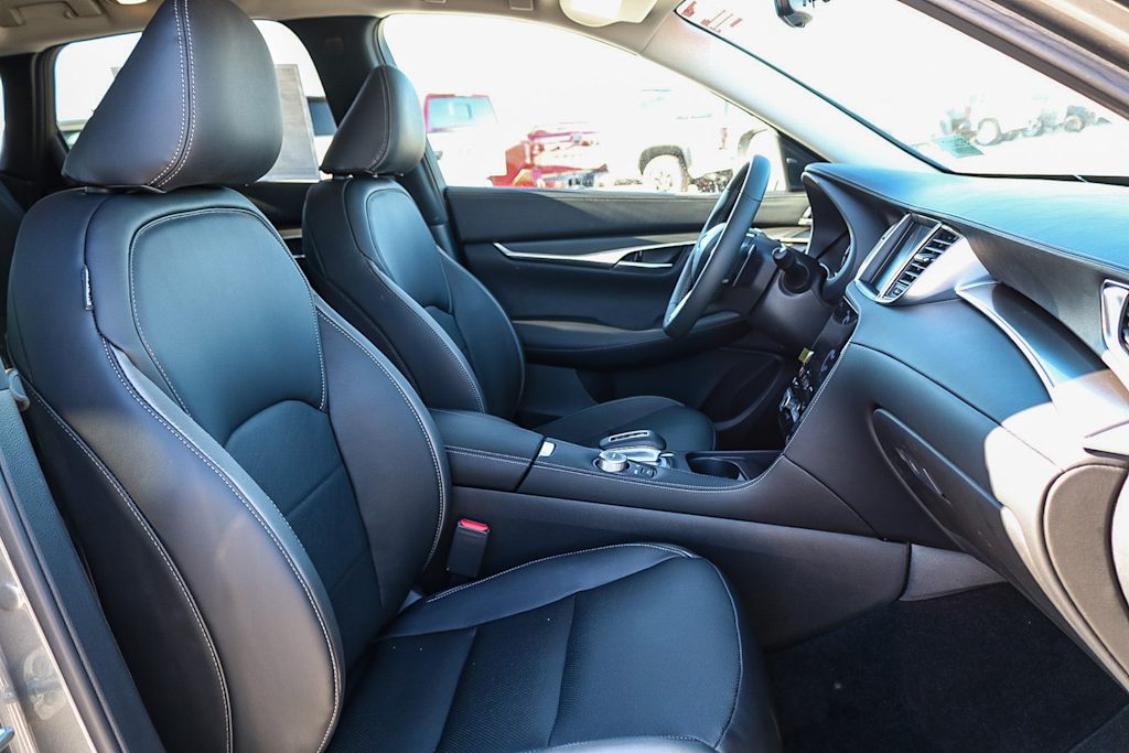 Thumbnail: 2025 INFINITI QX50 - 9