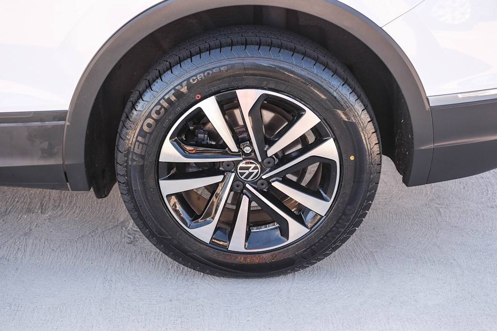 Thumbnail: 2022 Volkswagen Tiguan - 8