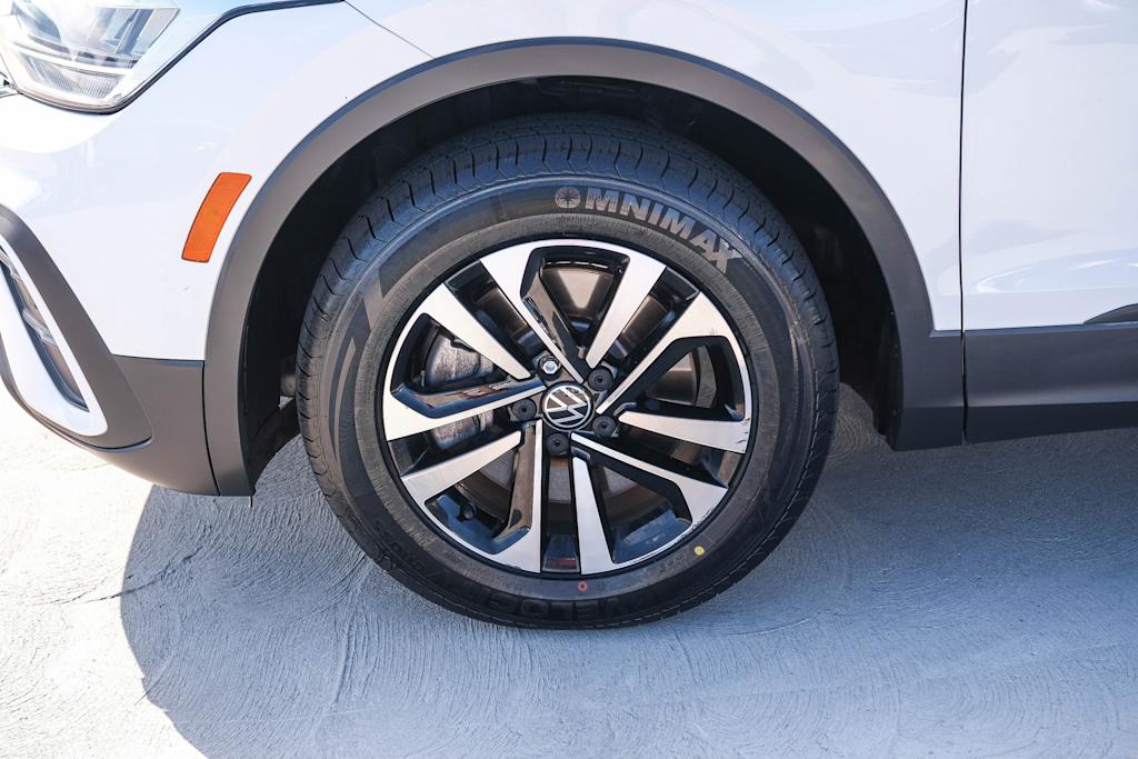 Thumbnail: 2022 Volkswagen Tiguan - 19