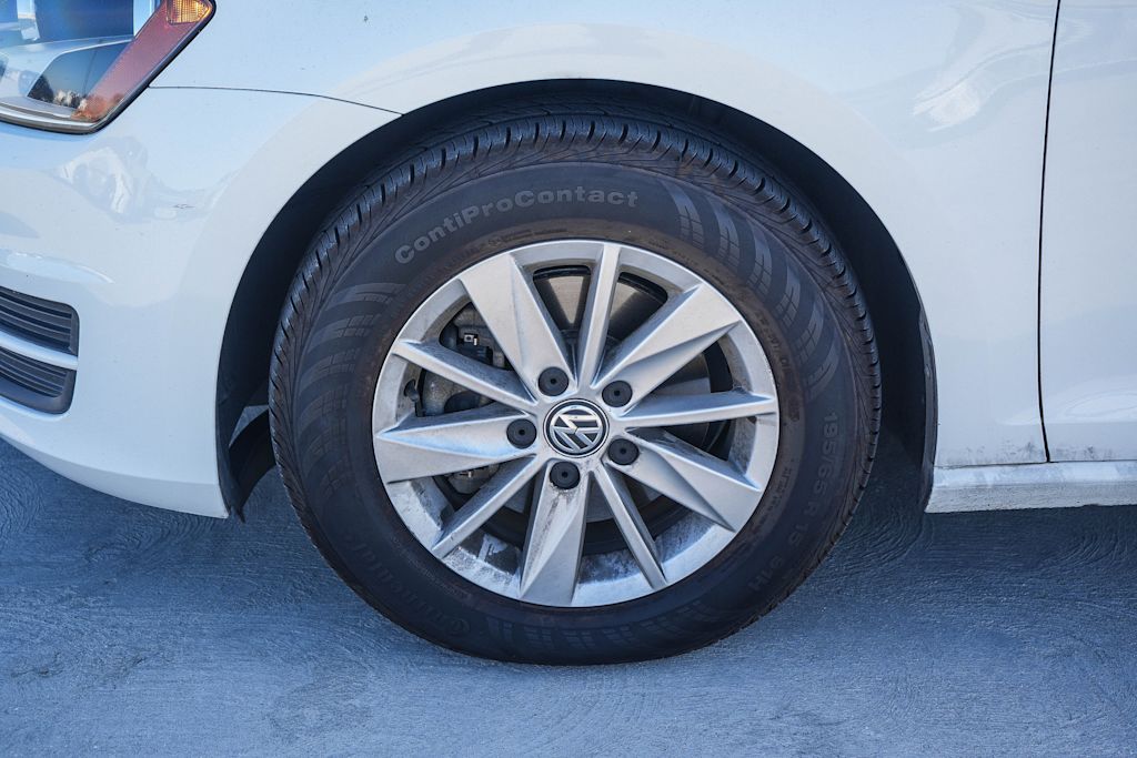 Thumbnail: 2016 Volkswagen Golf - 19