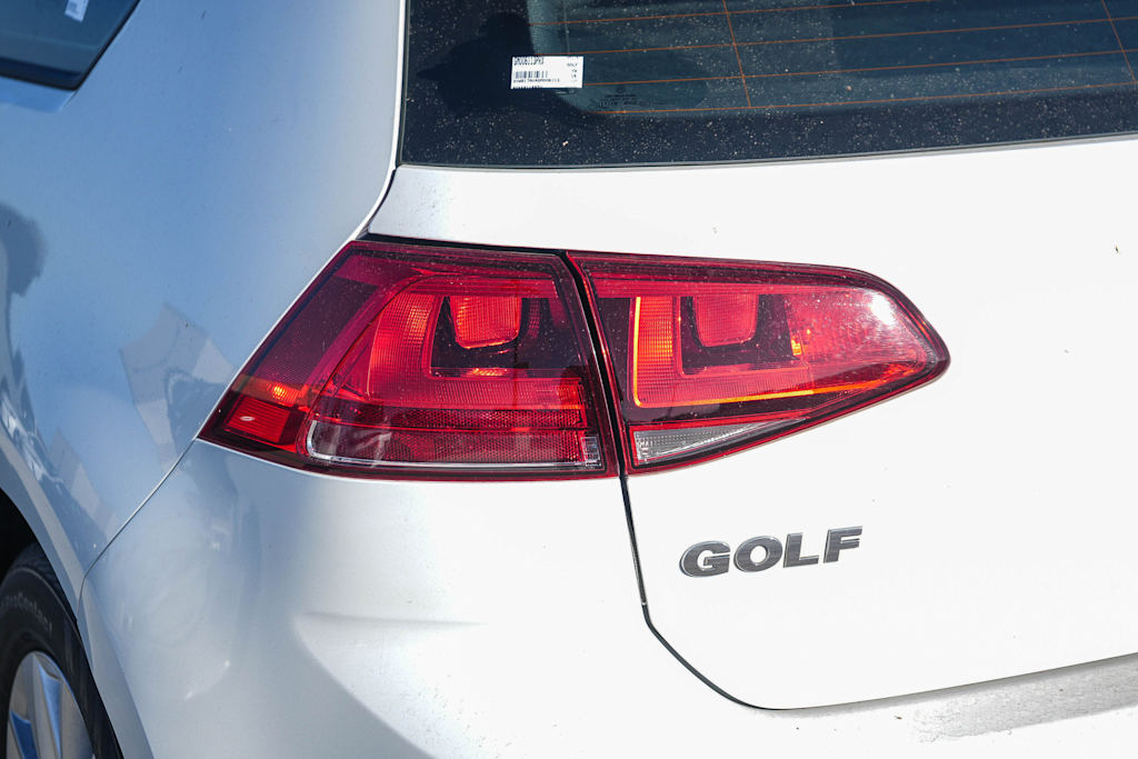 Thumbnail: 2016 Volkswagen Golf - 17