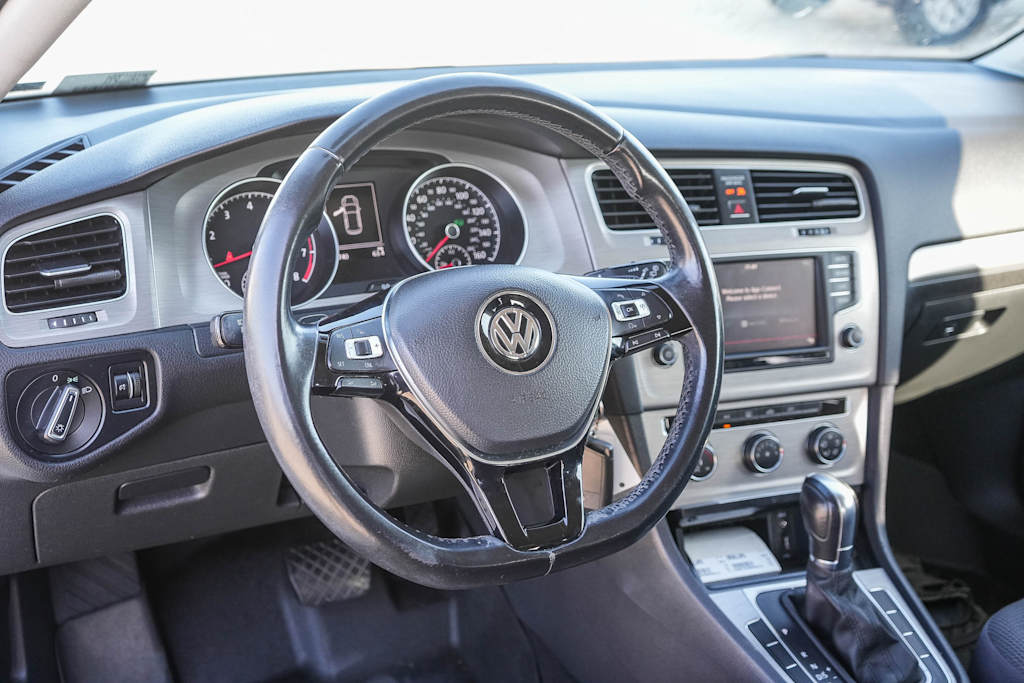 Thumbnail: 2016 Volkswagen Golf - 2