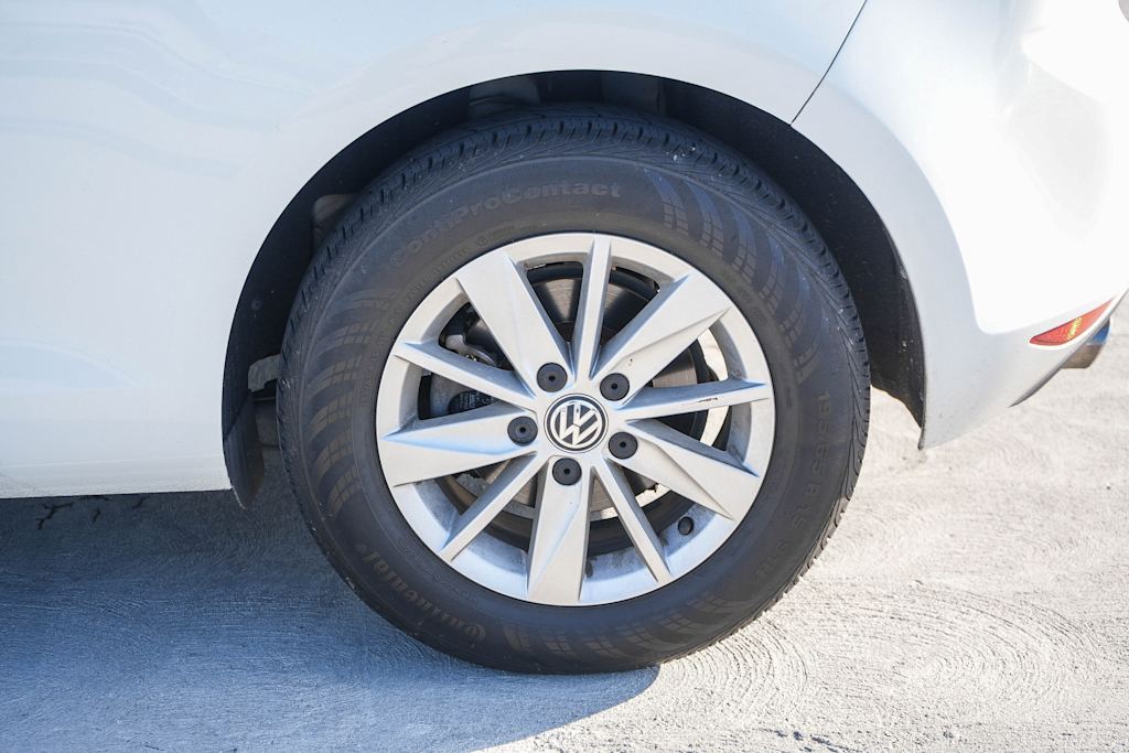 Thumbnail: 2016 Volkswagen Golf - 6