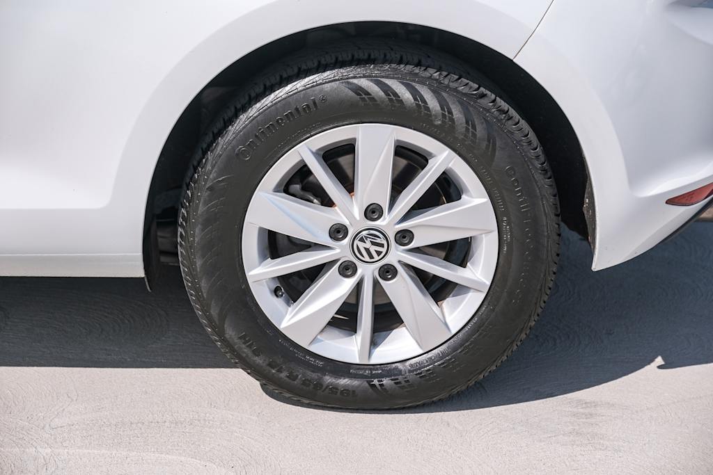Thumbnail: 2016 Volkswagen Golf - 6