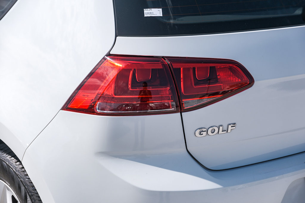 Thumbnail: 2016 Volkswagen Golf - 17