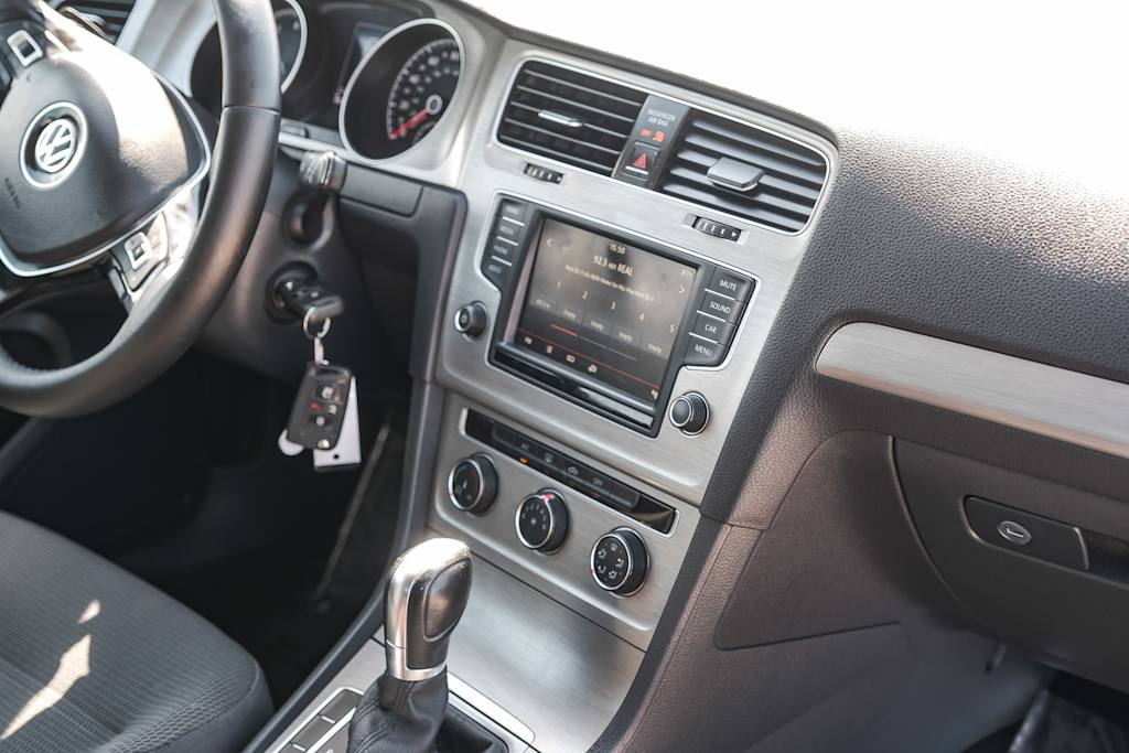 Thumbnail: 2016 Volkswagen Golf - 2