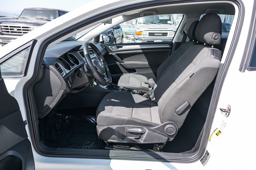 Thumbnail: 2016 Volkswagen Golf - 10