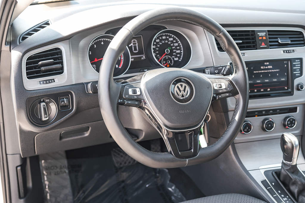 Thumbnail: 2016 Volkswagen Golf - 8