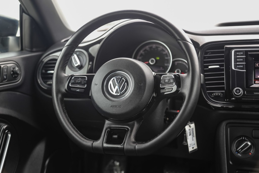 2018 Volkswagen Beetle S 9