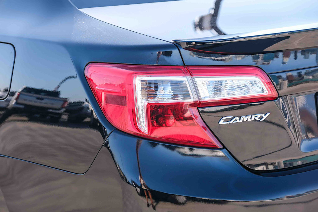 Thumbnail: 2013 Toyota Camry - 19