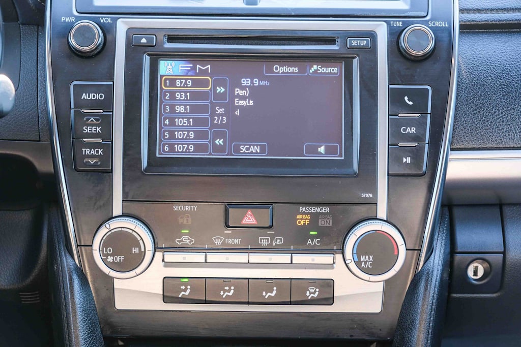 Thumbnail: 2013 Toyota Camry - 23