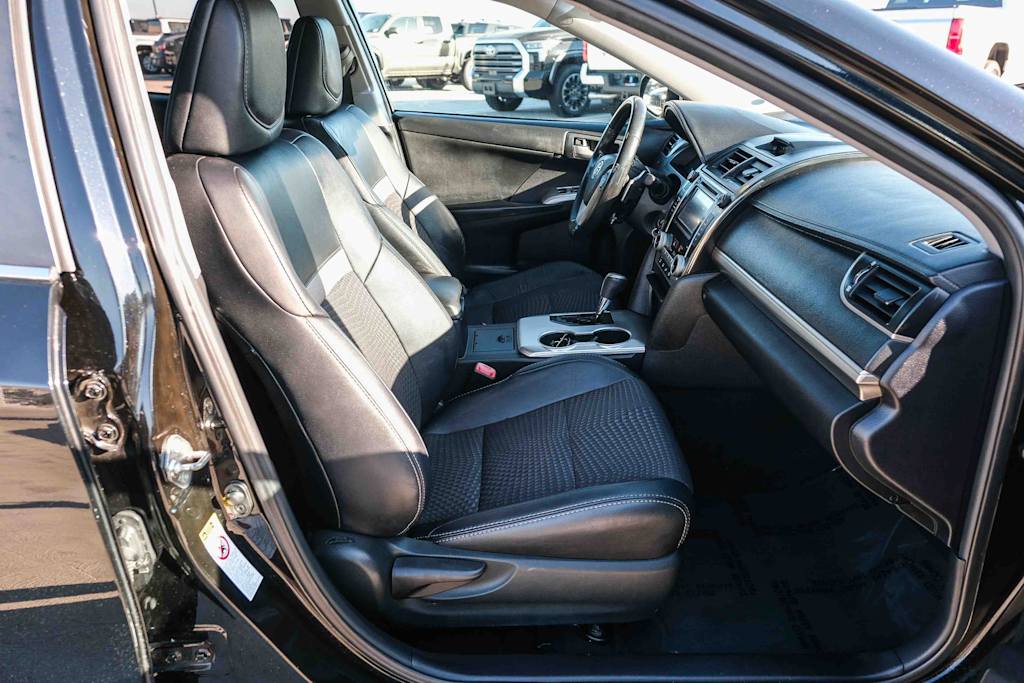 Thumbnail: 2013 Toyota Camry - 10