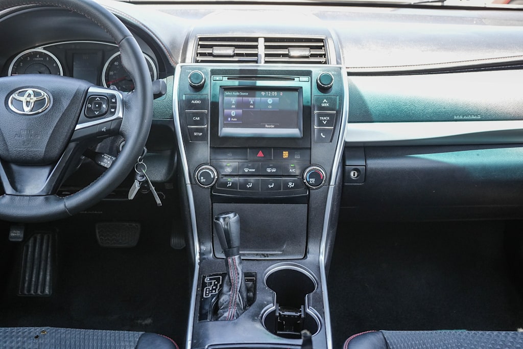 Thumbnail: 2015 Toyota Camry - 8