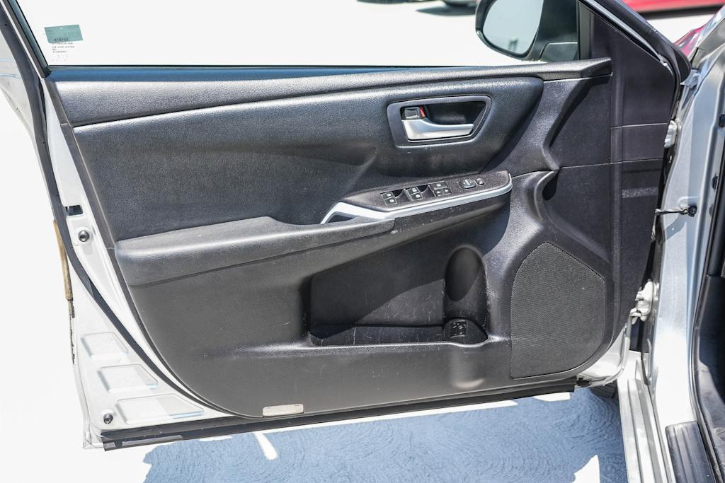 Thumbnail: 2015 Toyota Camry - 23
