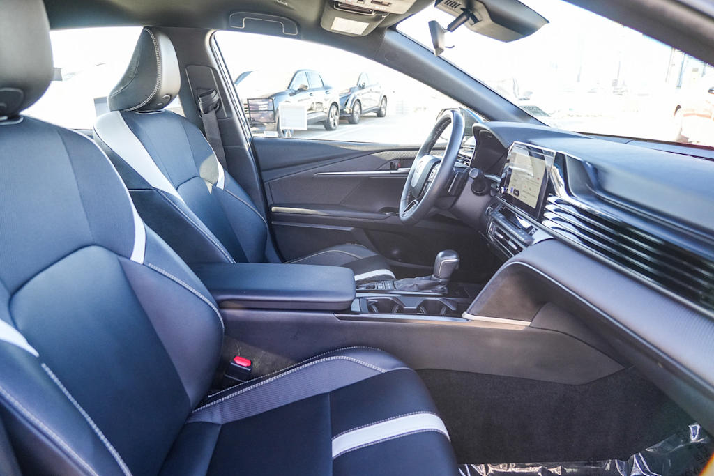 Thumbnail: 2025 Toyota Camry - 9