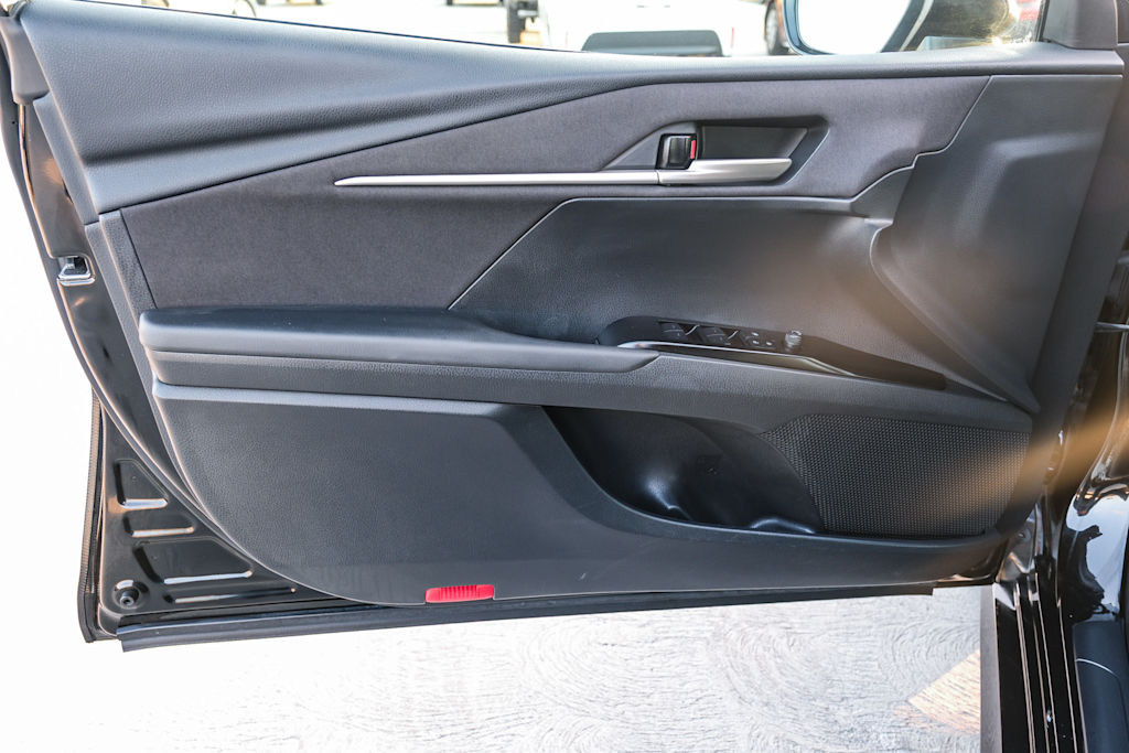 Thumbnail: 2025 Toyota Camry - 25