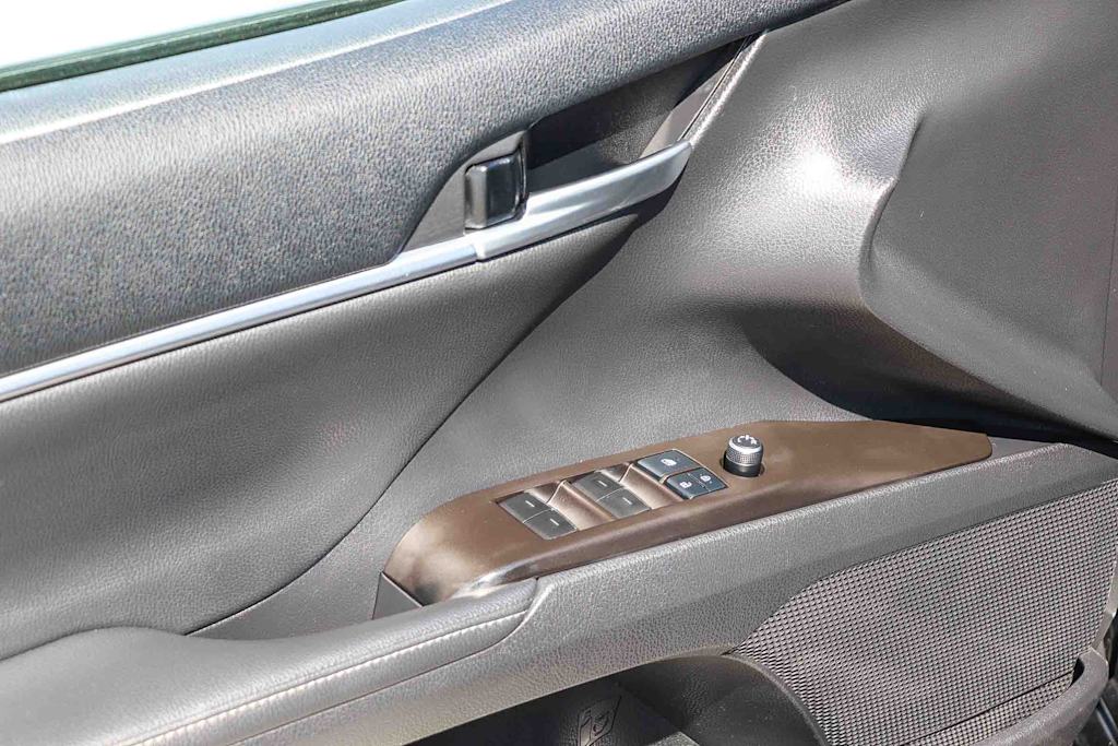 Thumbnail: 2021 Toyota Camry - 25