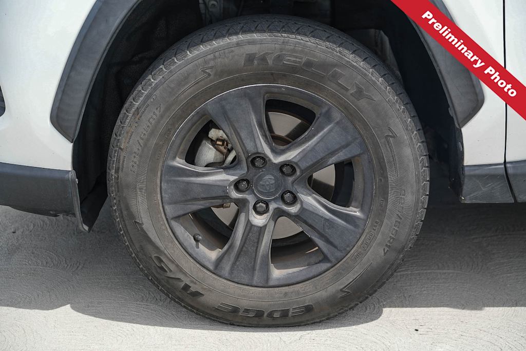 Thumbnail: 2021 Toyota RAV4 - 17
