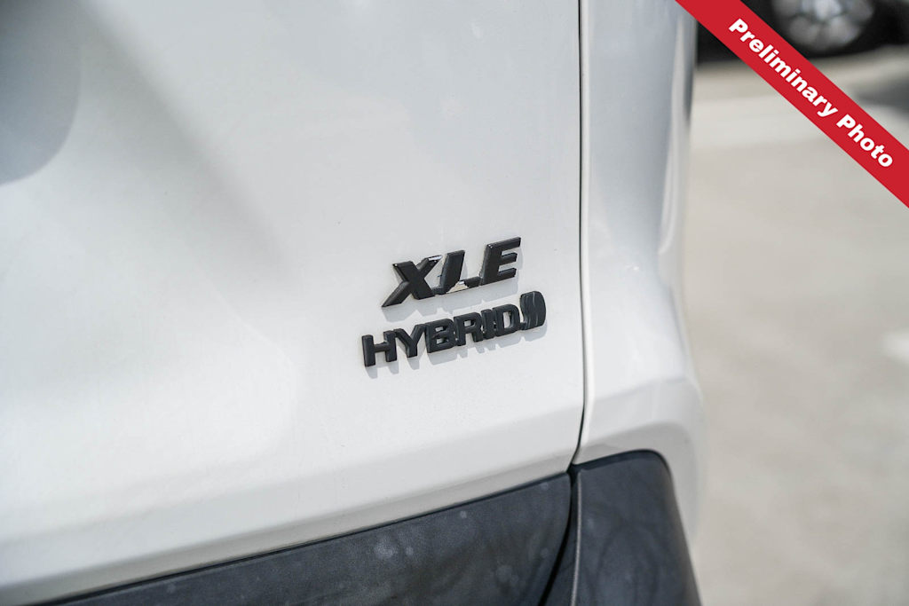 Thumbnail: 2021 Toyota RAV4 - 18