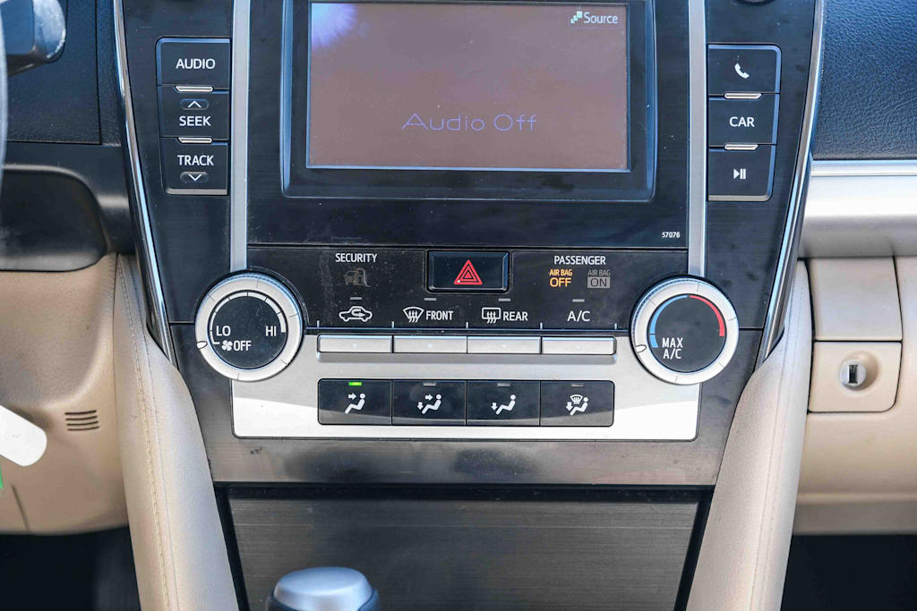 Thumbnail: 2013 Toyota Camry - 23