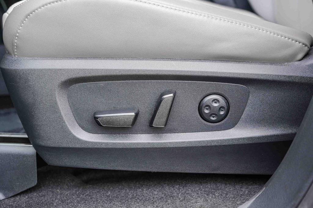 Thumbnail: 2026 INFINITI QX60 - 26