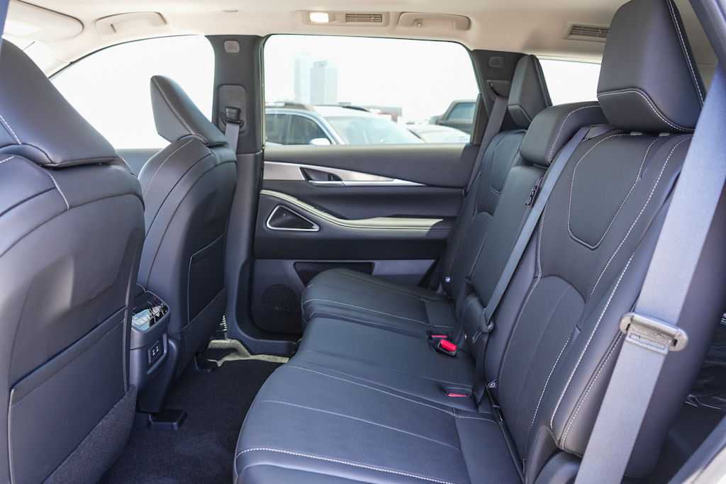 Thumbnail: 2027 INFINITI QX60 - 12