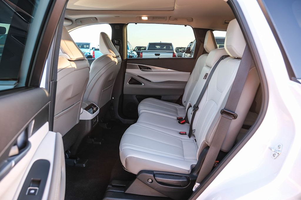 Thumbnail: 2026 INFINITI QX60 - 12