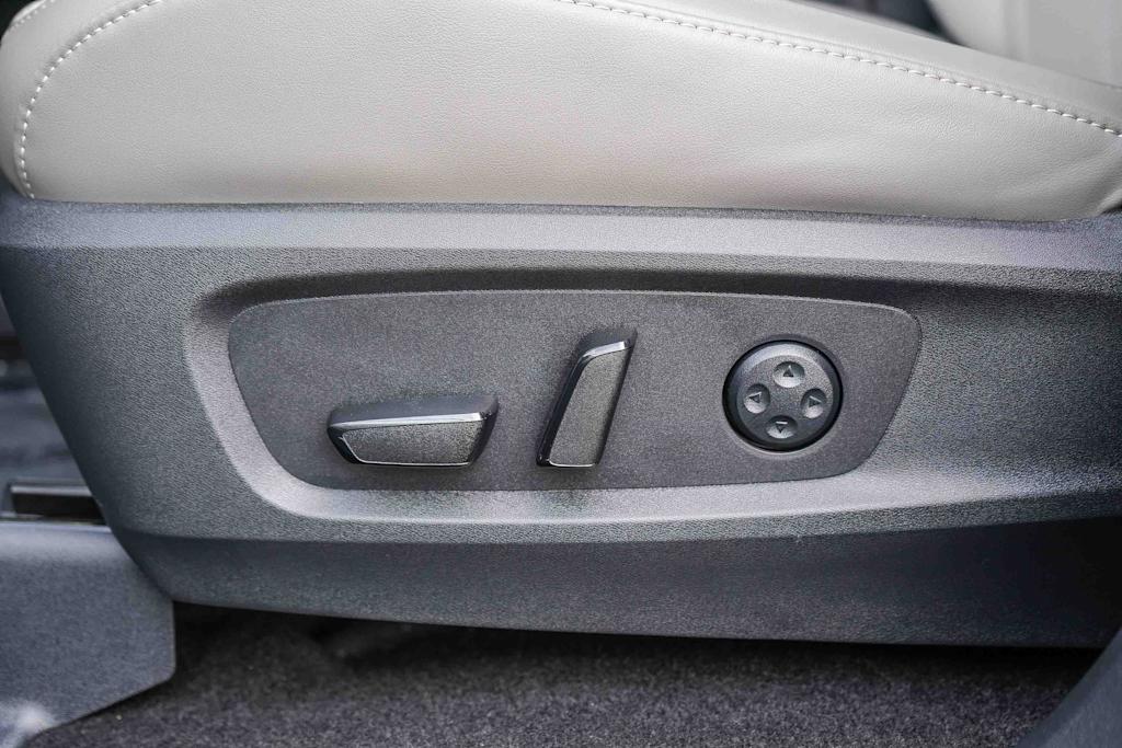 Thumbnail: 2026 INFINITI QX60 - 26