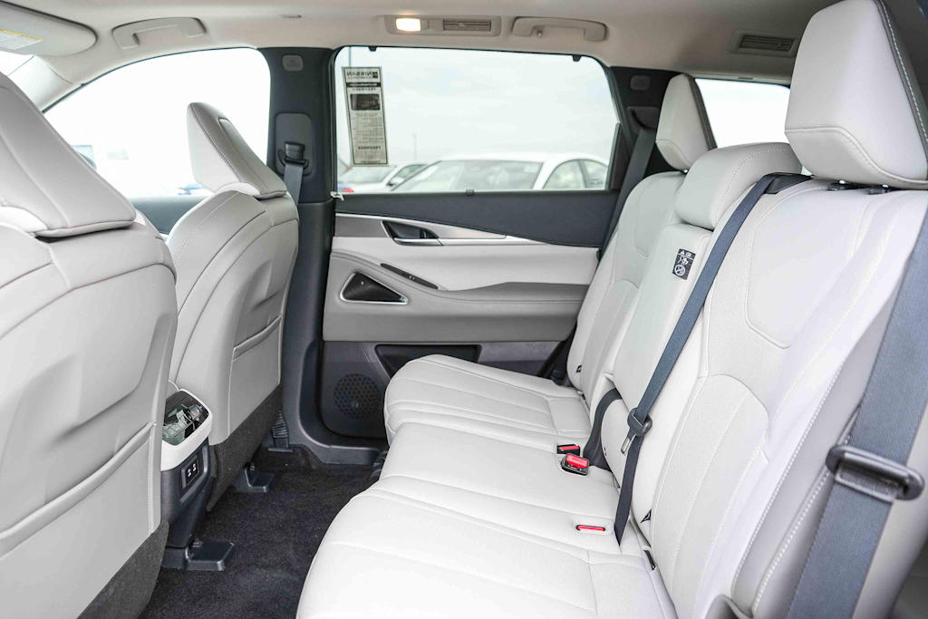 Thumbnail: 2026 INFINITI QX60 - 10