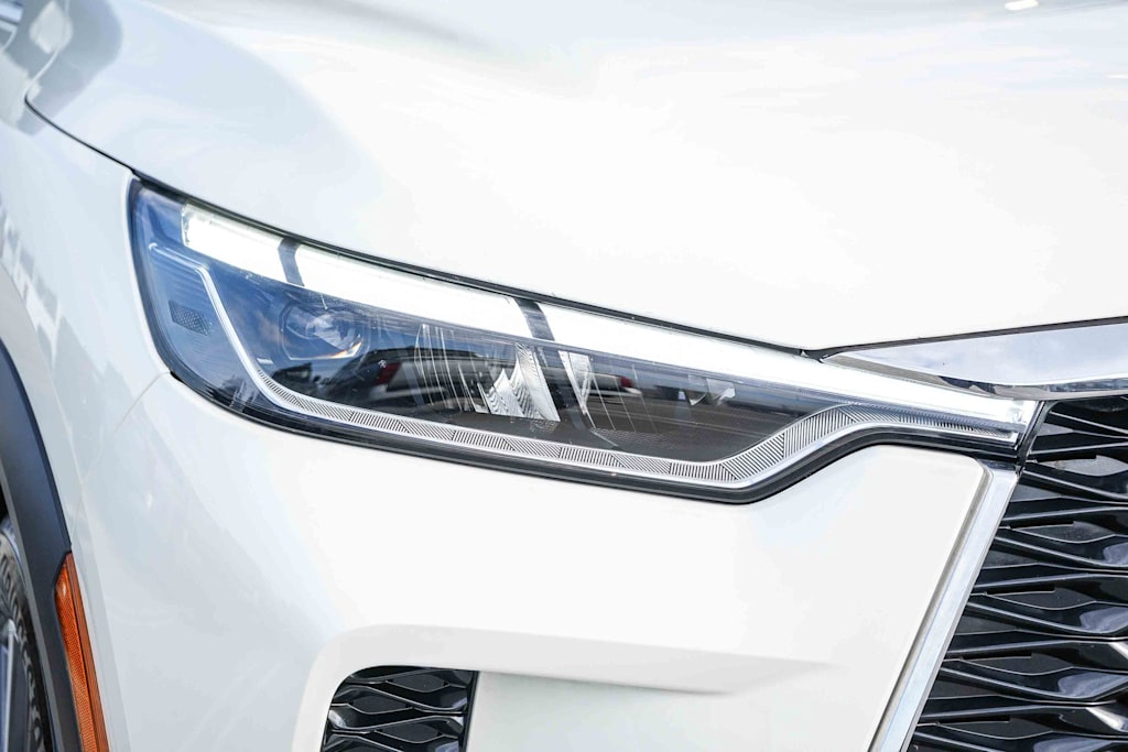 Thumbnail: 2025 INFINITI QX60 - 18