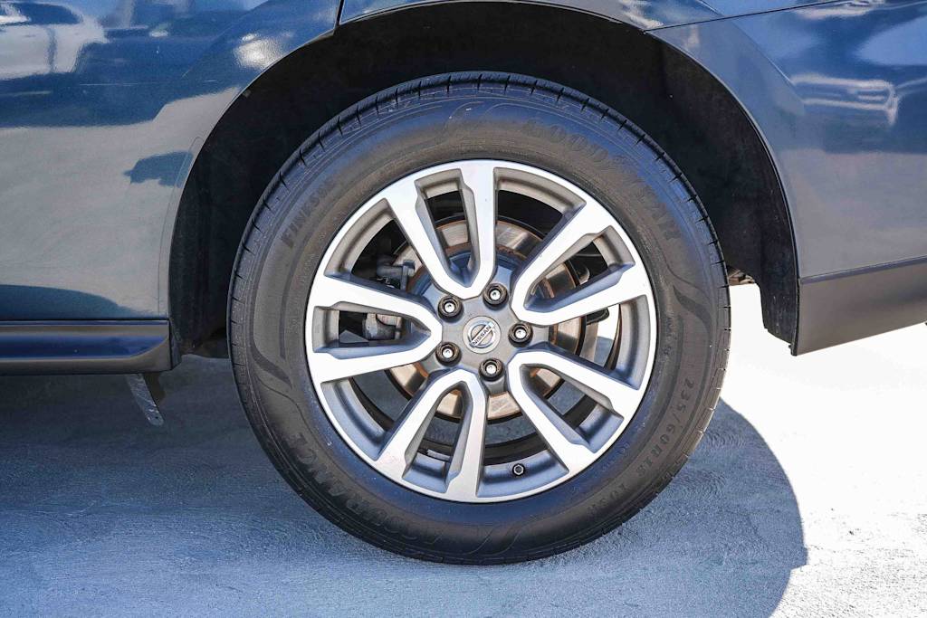 Thumbnail: 2015 Nissan Pathfinder - 6