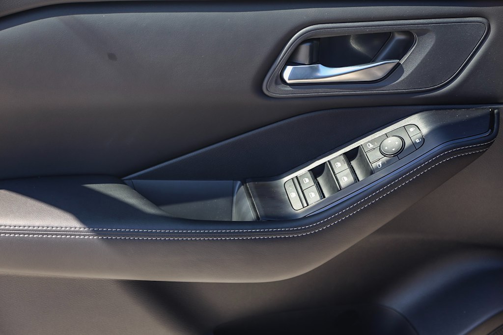 Thumbnail: 2025 Nissan Rogue - 20