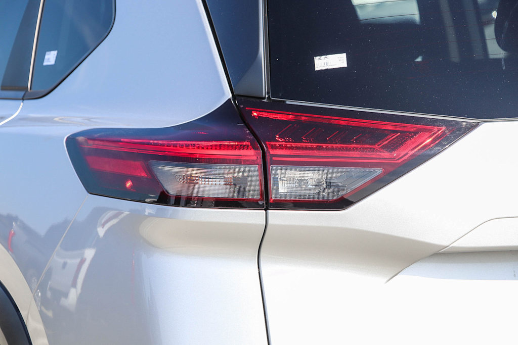 Thumbnail: 2023 Nissan Rogue - 21