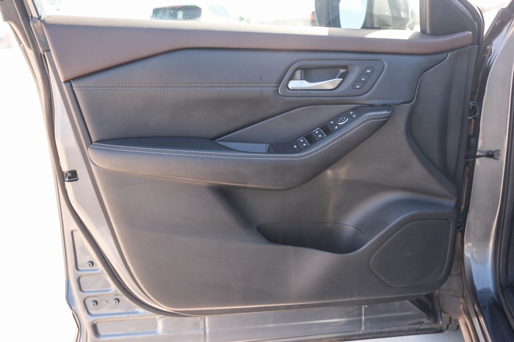 Thumbnail: 2023 Nissan Rogue - 27