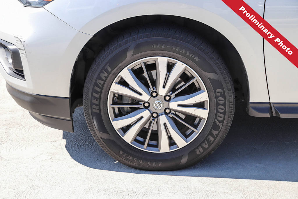 Thumbnail: 2017 Nissan Pathfinder - 6