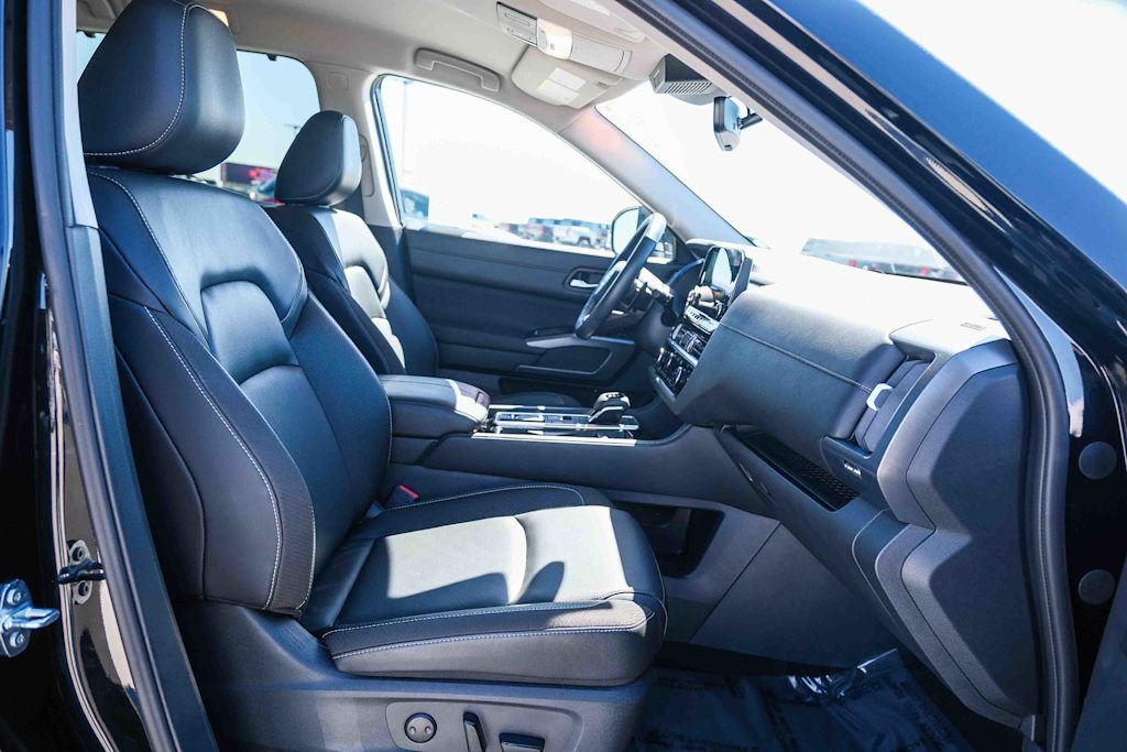 Thumbnail: 2025 Nissan Pathfinder - 8