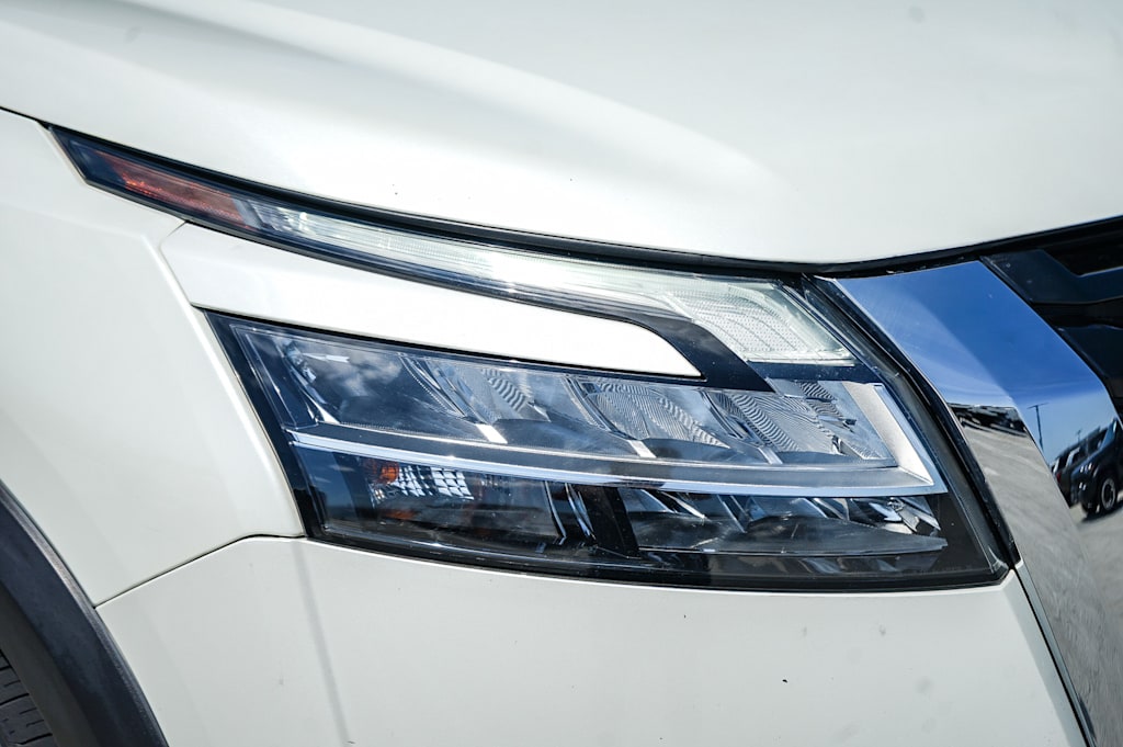 Thumbnail: 2023 Nissan Pathfinder - 16