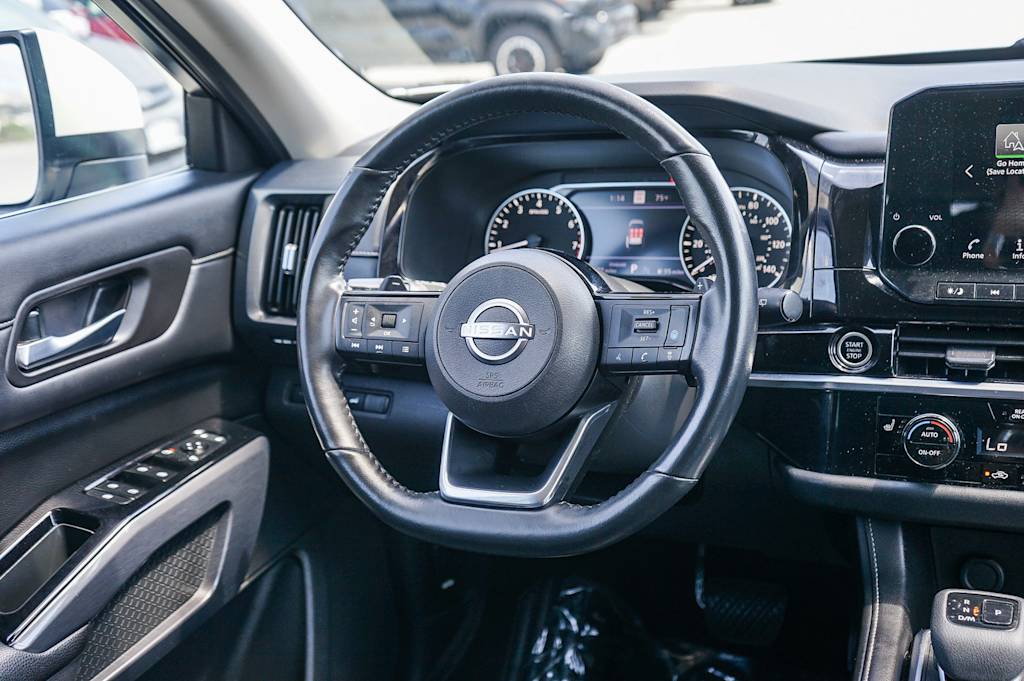 Thumbnail: 2023 Nissan Pathfinder - 10