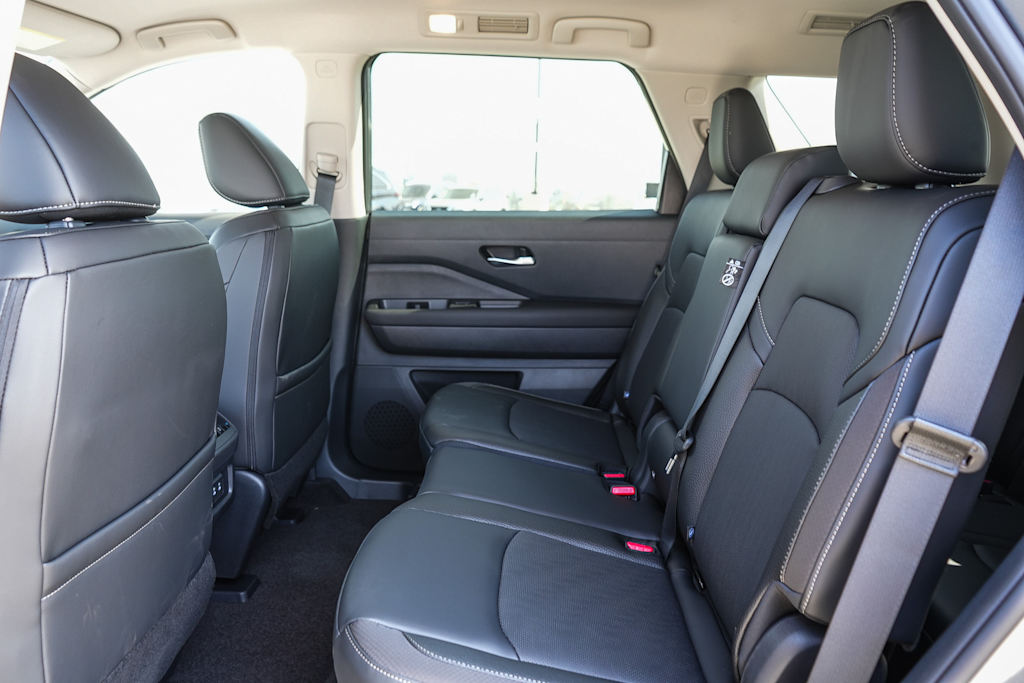 Thumbnail: 2026 Nissan Pathfinder - 12