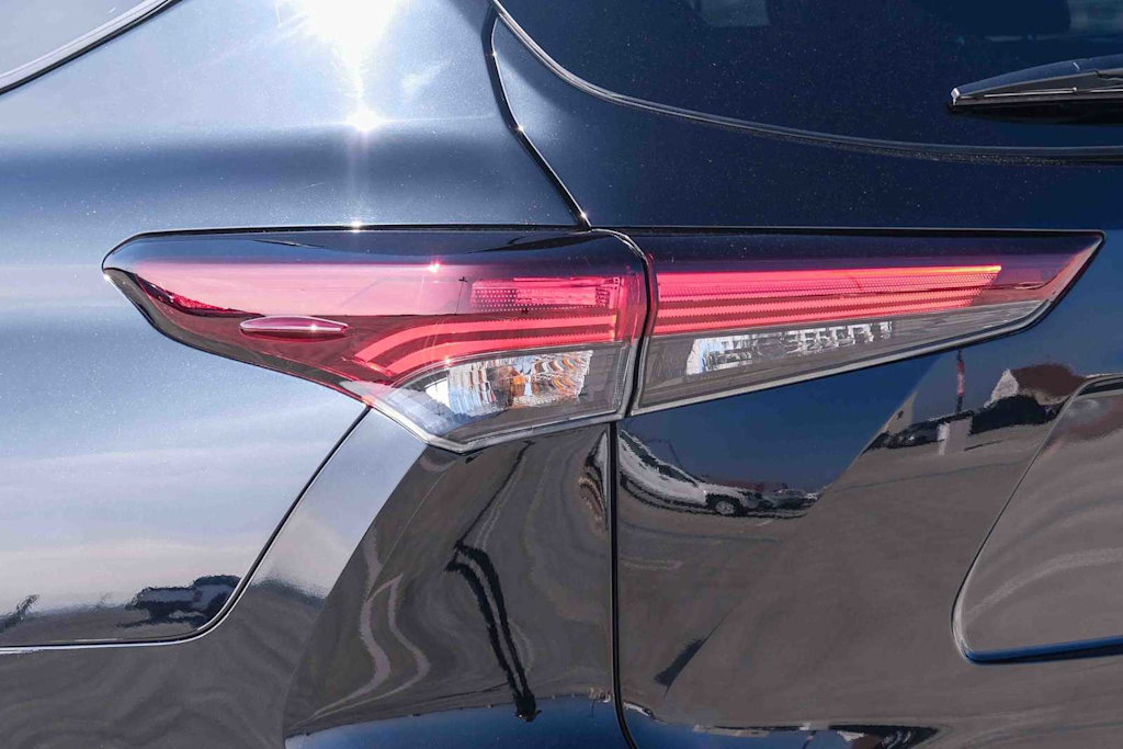 Thumbnail: 2025 Toyota Highlander - 18