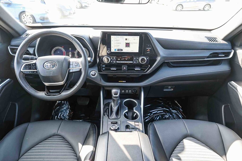 Thumbnail: 2025 Toyota Highlander - 2