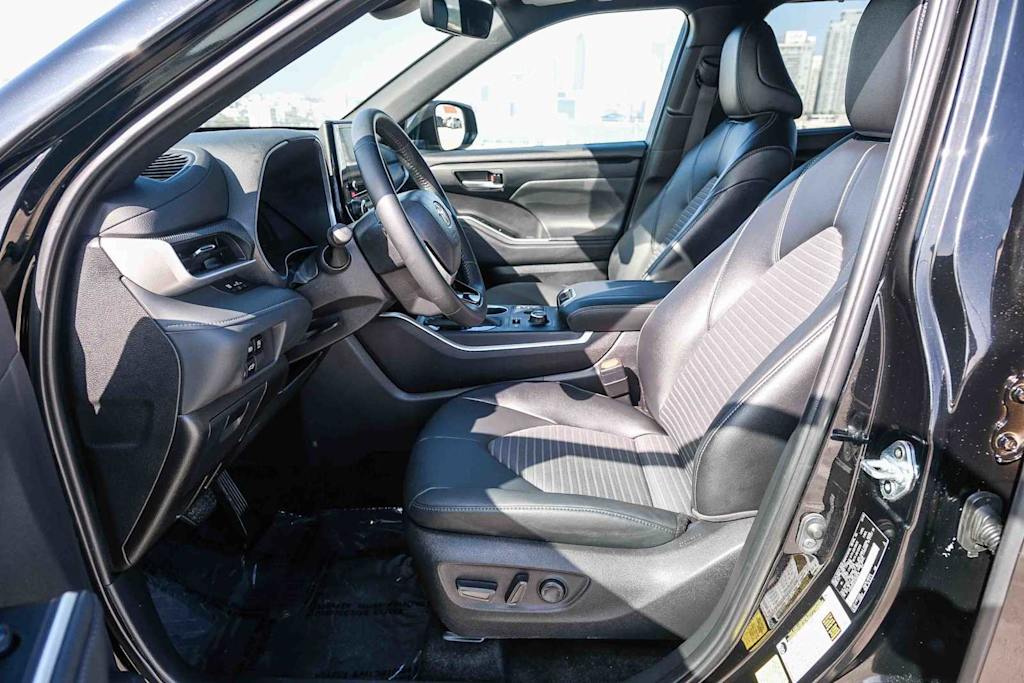 Thumbnail: 2025 Toyota Highlander - 10