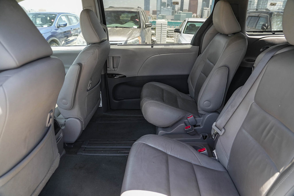 Thumbnail: 2017 Toyota Sienna - 11