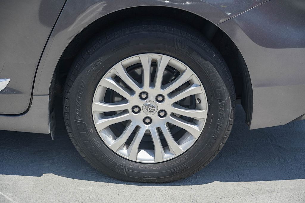 Thumbnail: 2017 Toyota Sienna - 7